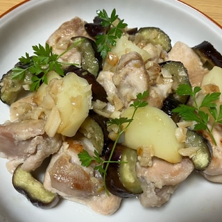 新じゃがと鶏肉と茄子のガーリック炒め☆彡